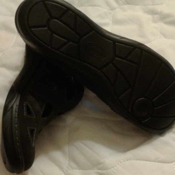 Shoes - Picture 3 of 3